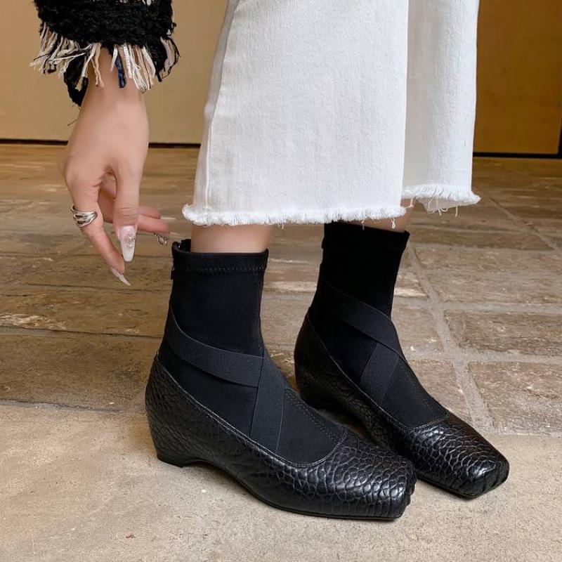 Versatile Leather Boots Women's Beef Tendon Sole Rear Zipper Leather Fashion Boots Autumn and Winter Medium Heel Large Size Women's Boots Square Heel 