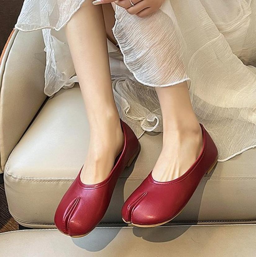 Fashion 2025 Japanese Style Tabi Ninja Shoes Women Retro Suede Flats Split Hoof Toe Boat Shoes Femme Mary Jeans Mocasines Ballerina Shoe
