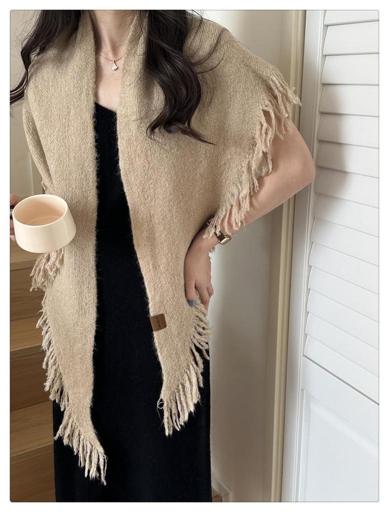 Korean-Inspired Tassel Triangle Shawl: Women's Autumn/Winter Solid Color, Versatile, Cozy Scarf.