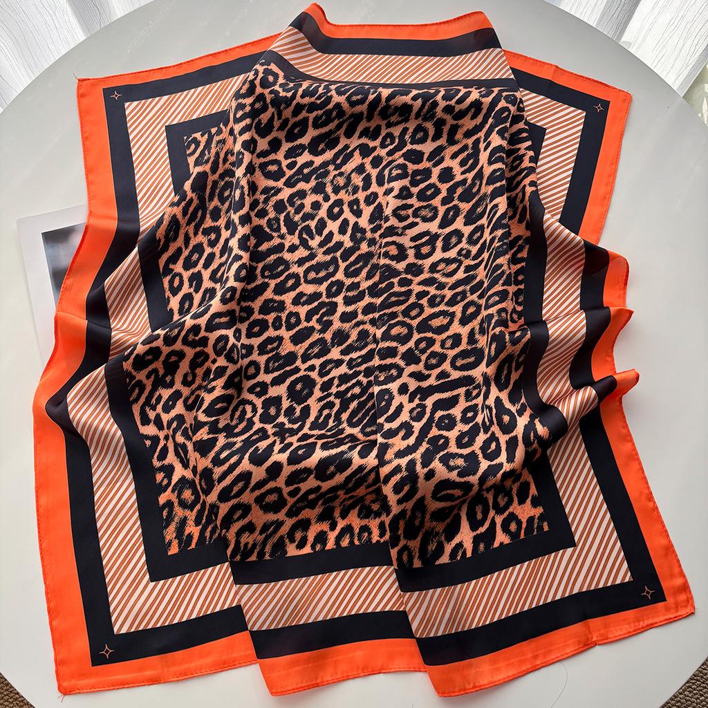 Design Stampa Leopardo Foulard Quadrato Sensazione Seta Fazzoletto da collo Bandana Sciarpa Wrap per Testa Fazzoletto per Capelli Cravatte