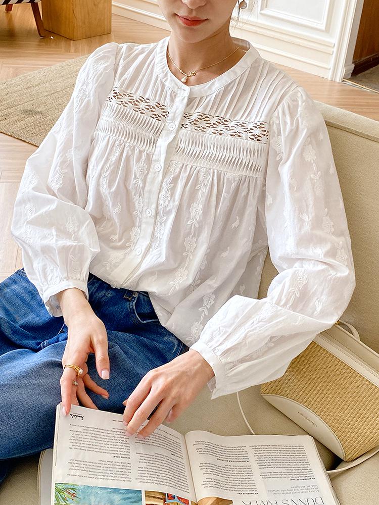 Damenbluse im europäischen Stil mit französischer Stickerei, langen Ärmeln und in Weiß