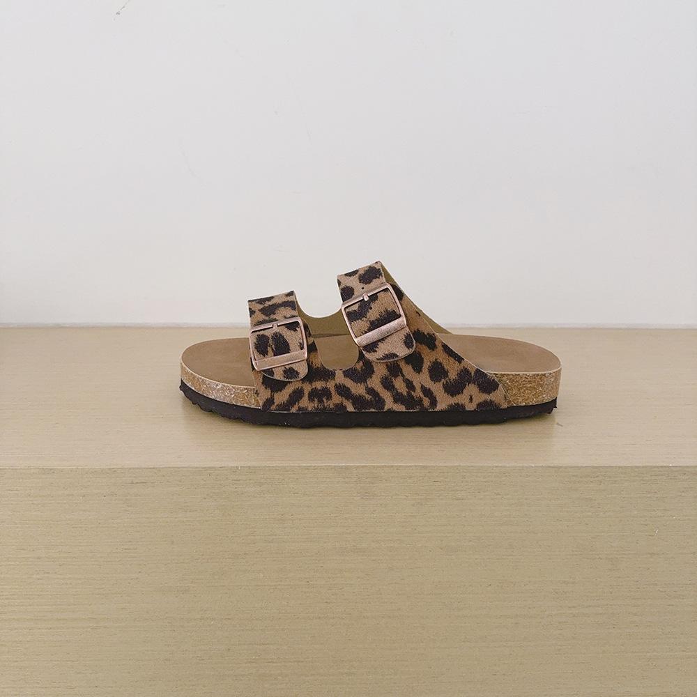 Оригинальные кожаные женские шлепанцы Birkenstock с двумя ремешками и металлической отделкой - Пляжные шлепанцы с мягкой подошвой 36