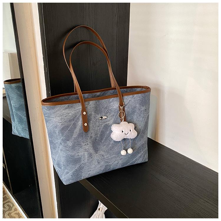 

Простая и универсальная сумка женская большая вместительная новинка 2024 года осень-зима повседневная сумка через плечо модная сумка-тоут для поездок на работу