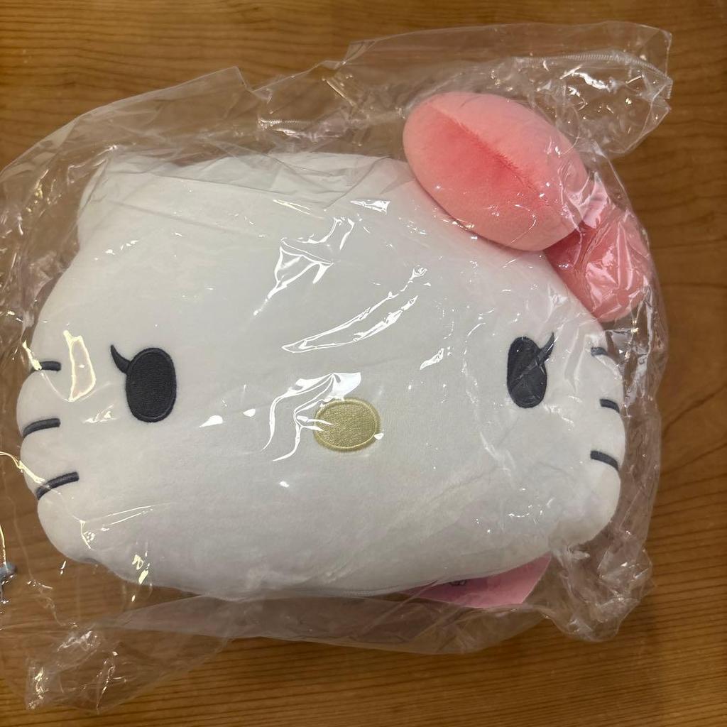 [USED] Hello Kitty X Jisoo Collaboration Reverse Neck Pillow