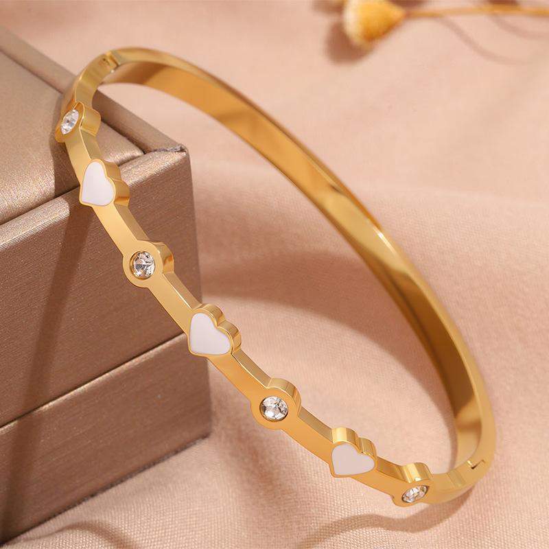 Hot-selling titanium steel bracelet, girls' high-end sense of fashion, popular light luxury in Europe and the United States, Gypsy star love diamond