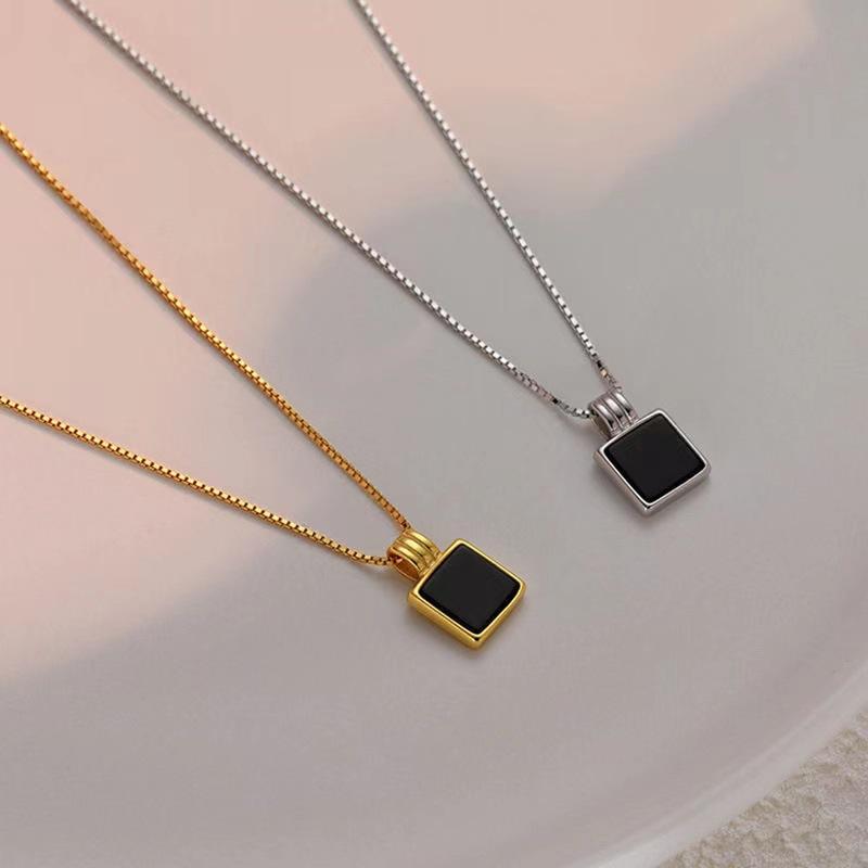 

Черное квадратное ожерелье, женское ретро-легкое роскошное геометрическое ожерелье на ключице