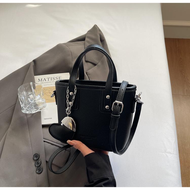 

High-end small bag women s 2025 new spring and summer popular messenger bag fashion super fire portable bucket bag