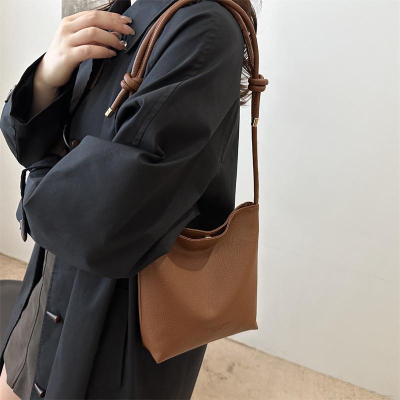 Elegant Korean Style Small Niche Design Bucket Bag Perfect For Street Fashion