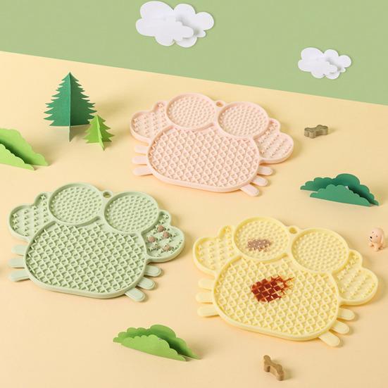 Silicone Dog Lick Mat with Suction Cup Anxiety Relief Crab Shape Pet Food Mat Anti-tip Slow Eating Bowl Peanut Butter Licking Mat Enrichment