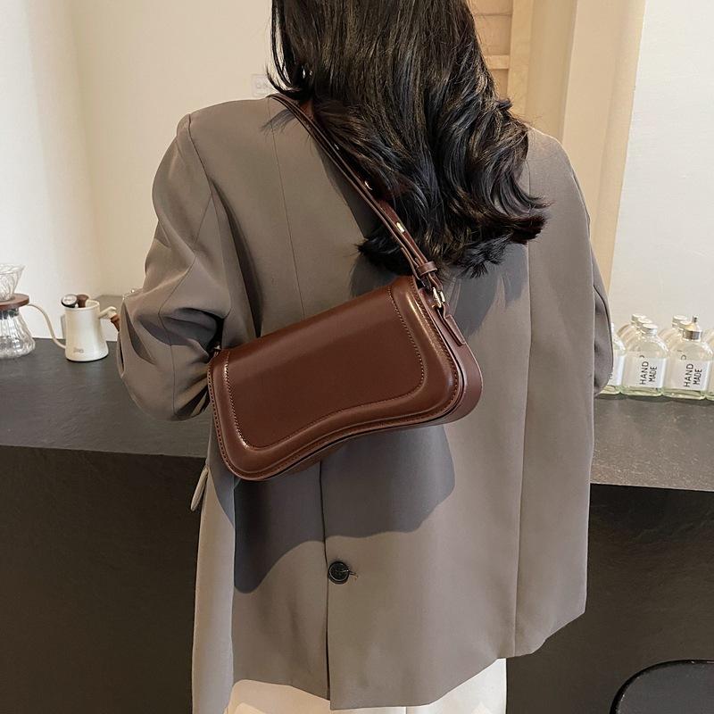 Premium Texture Niche Messenger Bag Women's 2025 New Versatile Fashion Versatile Single Shoulder Underarm Small Square Bag