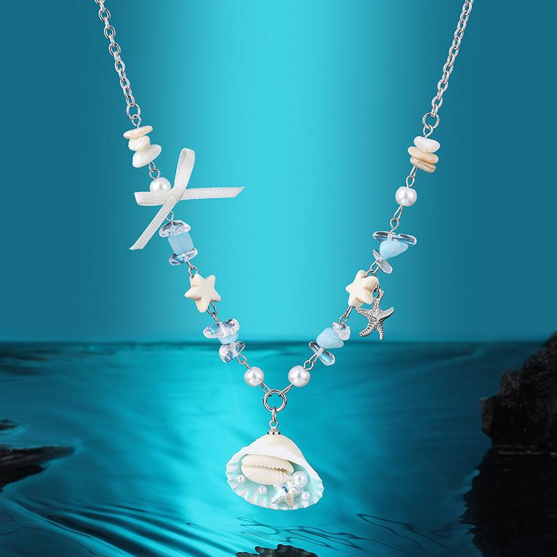 Pearl Style Shell Conch Pendant Necklace - Titanium Steel Clavicle Chain for Women, Light Luxury Seaside Sweater Accessory.