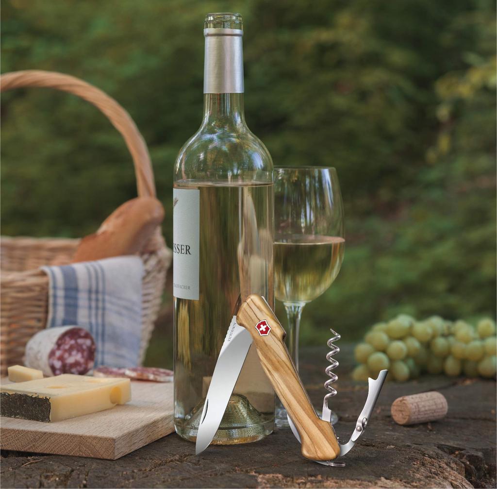 Victorinox Wine Master Cuțit Sommelier din Lemn de Măslin Deschizător de Vin Tirbușon cu Husă Dedicată din Piele Multi-Tool Fabricat în Elveția cu 6 Funcții