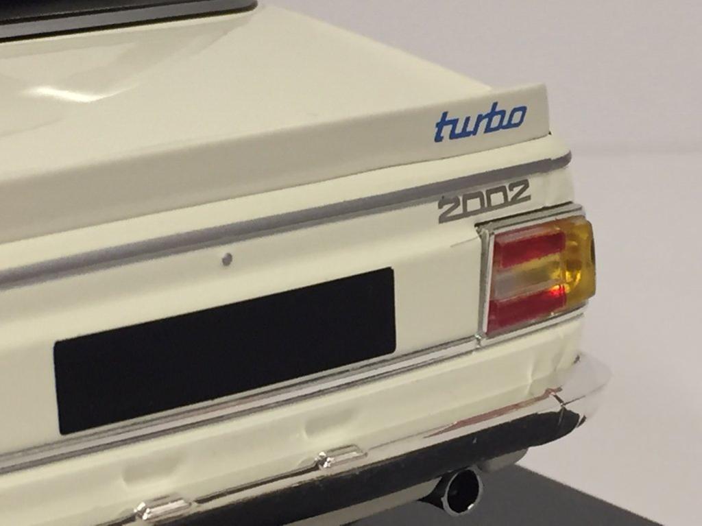 Minichamps Scale BMW 2002 Turbo 1973 White 1/18