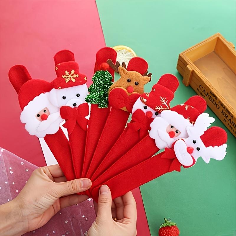 20-delat jultema-armbandset med mönster inklusive Jultomten, snögubbe och renar. Perfekt för högtidsdekorationer och tillbehör