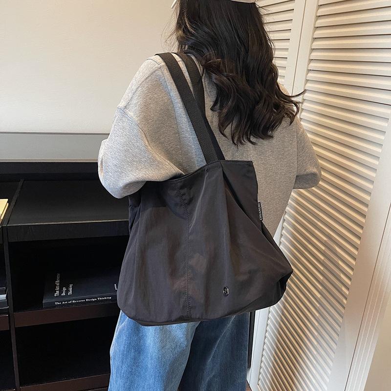 2025 New Large-capacity Casual Simple Texture Underarm Shoulder Bag Versatile Korean Version Solid Color Handbag