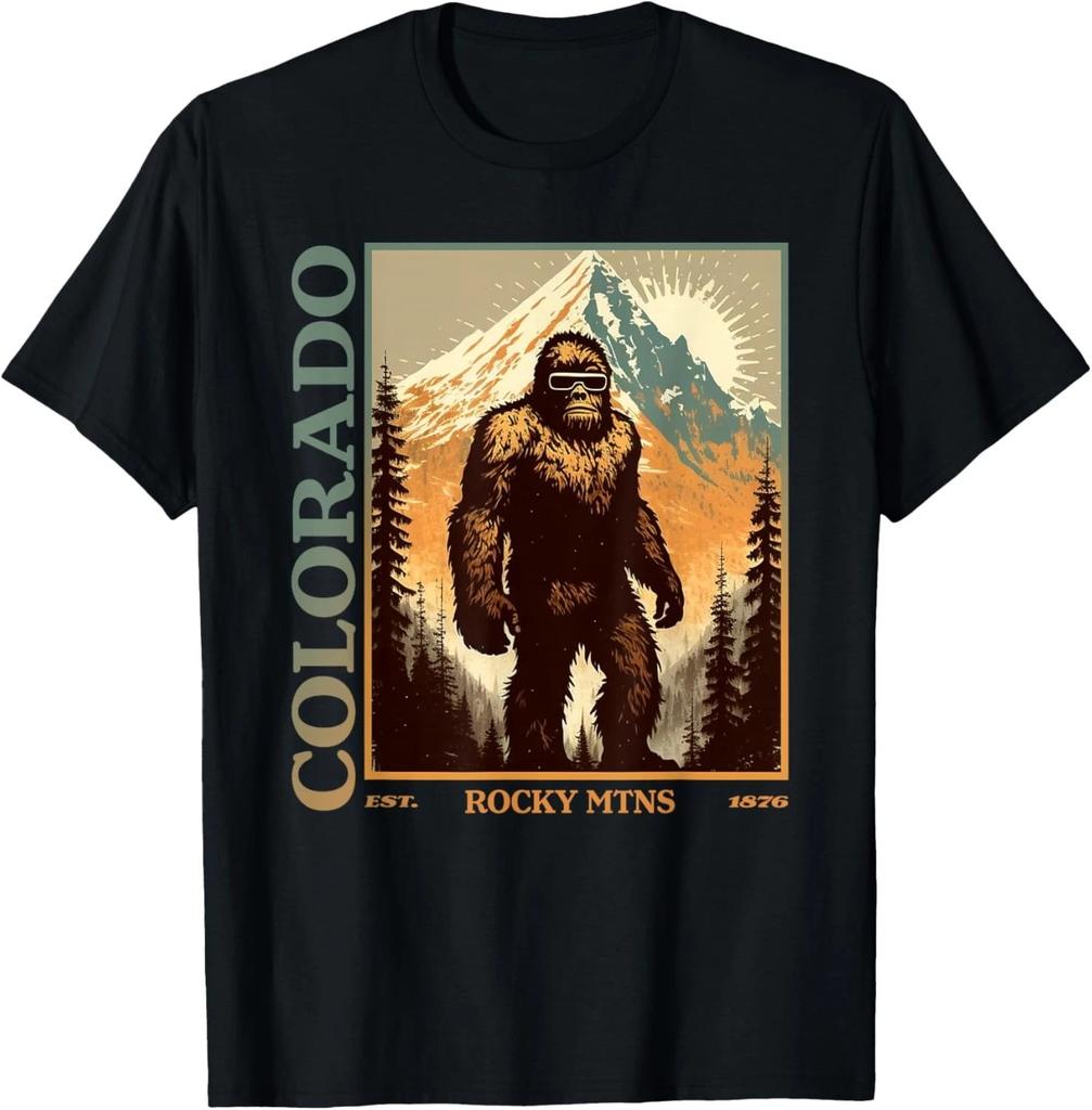 Funny Colorado Mountain Bigfoot Retro Vintage 80s Sasquatch Gift Unisex T-Shirt