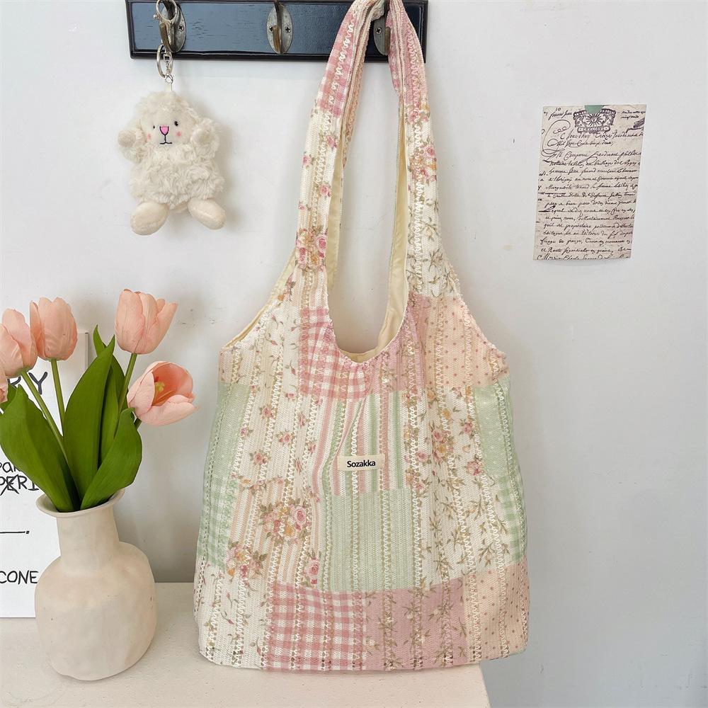 2 Hollow Splicing Floral Lazy Wind Vest Bag Literary Shoulder Bag Large Capacity Commuter Tote Bag