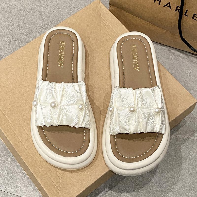 Flat sandals 2025 new summer gentle fairy wind pearl round head seaside beach fashion cool slippers