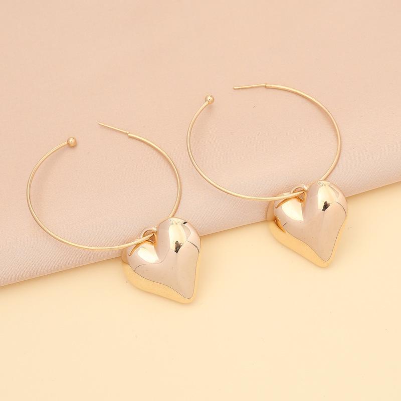 Triple-Layer Retro Gold Necklace Set with Solid Heart Pendant and Fine O-Ring Chain