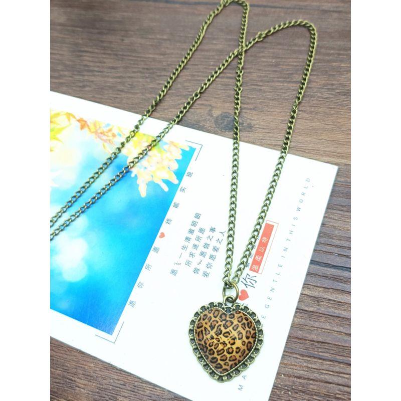 X325 Fashion Retro Ornament Leopard Print Peach Heart Necklace Sweater Chain Necklace Sweater Chain Couple Jewelry [Small]]