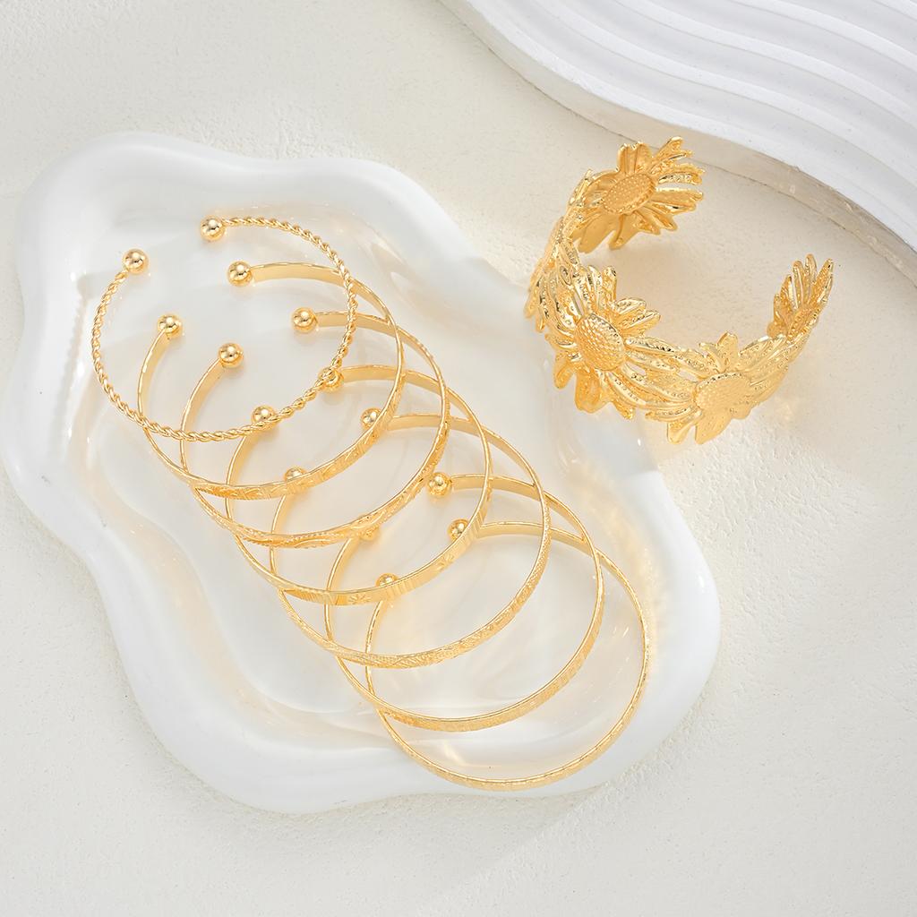 Vintage Elegantes Florales Design Goldfarbe Metall Breites Armreif Armbänder Set Für Frauen Strandparty Date Tägliche Kleidung Schmuck Geschenk 2026
