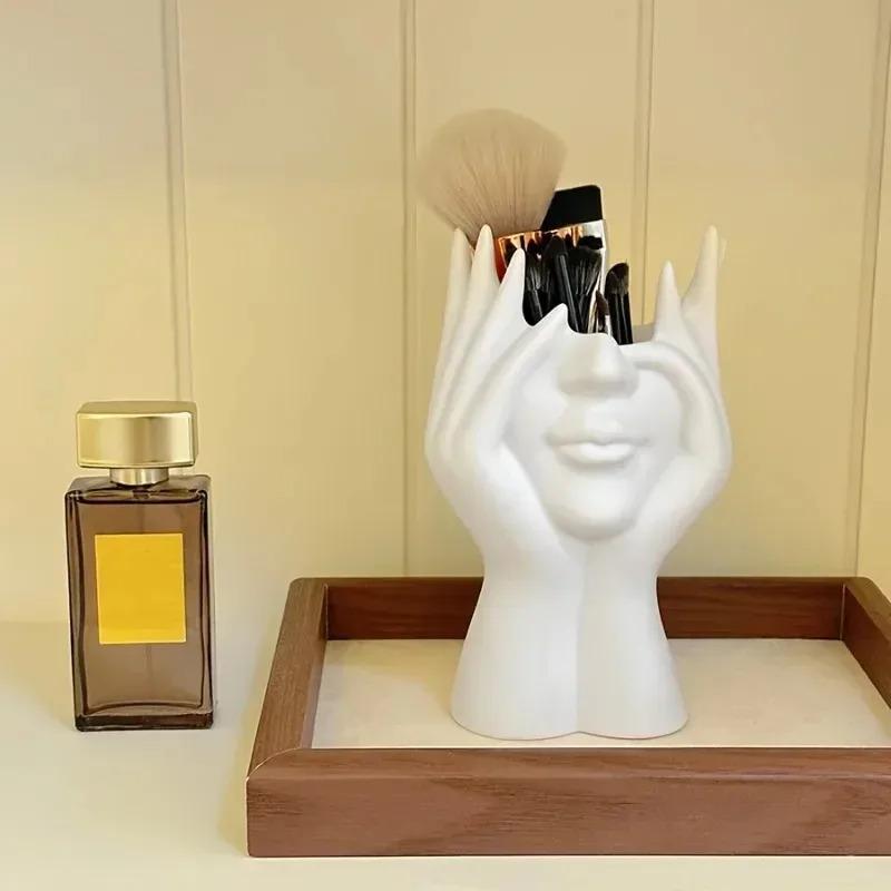 1pc Abstract Face Design Plastic Pen Holder & Makeup Brush Organizer - Multi-Functional Decorative Art Sculpture, Lightweight