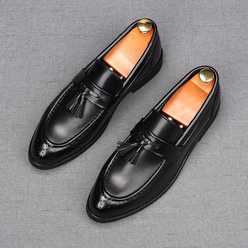 Fashion Fashion New Black Men's Pointed Patented Leather Tassels Flats Slip On Shoes Designer Male Homecoming Wedding Dress Footwear