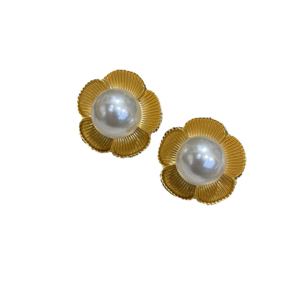 Vintage Large Pearl Flower Ear Clips Copper 18K Gold Plated Petal Shape Ear Clips Bead Women'S Earrings Jewelry