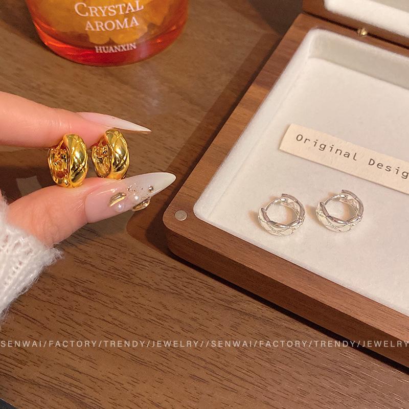Korean simple diamond plain ring ear buckle women's retro personality versatile temperament fashion cold wind unique earrings earrings