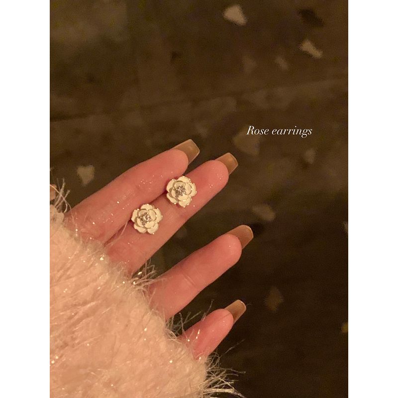 

Early Spring Camellia Stud Earrings for Women Accessible Luxury Niche Design Classy Earrings for Women Mosquito Coil Ear Clip Unique Earrings Pair of 925 tremella needles