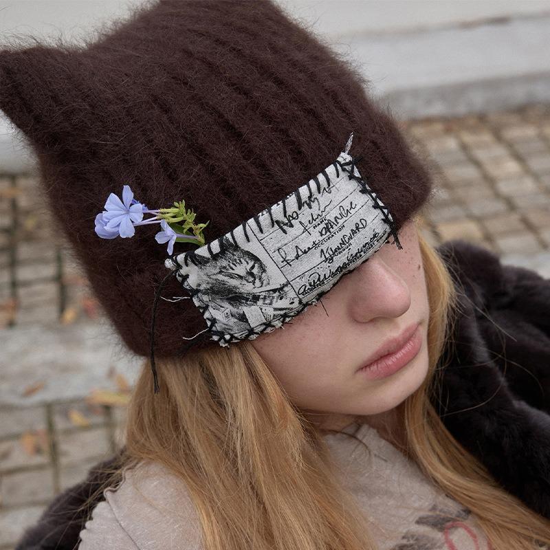 Sweet cat ears, hand-sewn label, solid color knitted hat, autumn and winter fashion versatile warm hat, showing the face, small headhat