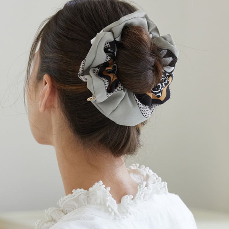 ANA MAISON Space for A Big Hair Scrunchie