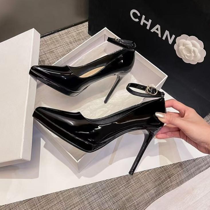 2025 Sommer neue Ein-Wort-Schnalle High Heels Damen Übergröße Einzelne Schuhe Damen Europäische und Amerikanische Sandalen Mode Europäische und Amerikanische Stilettos