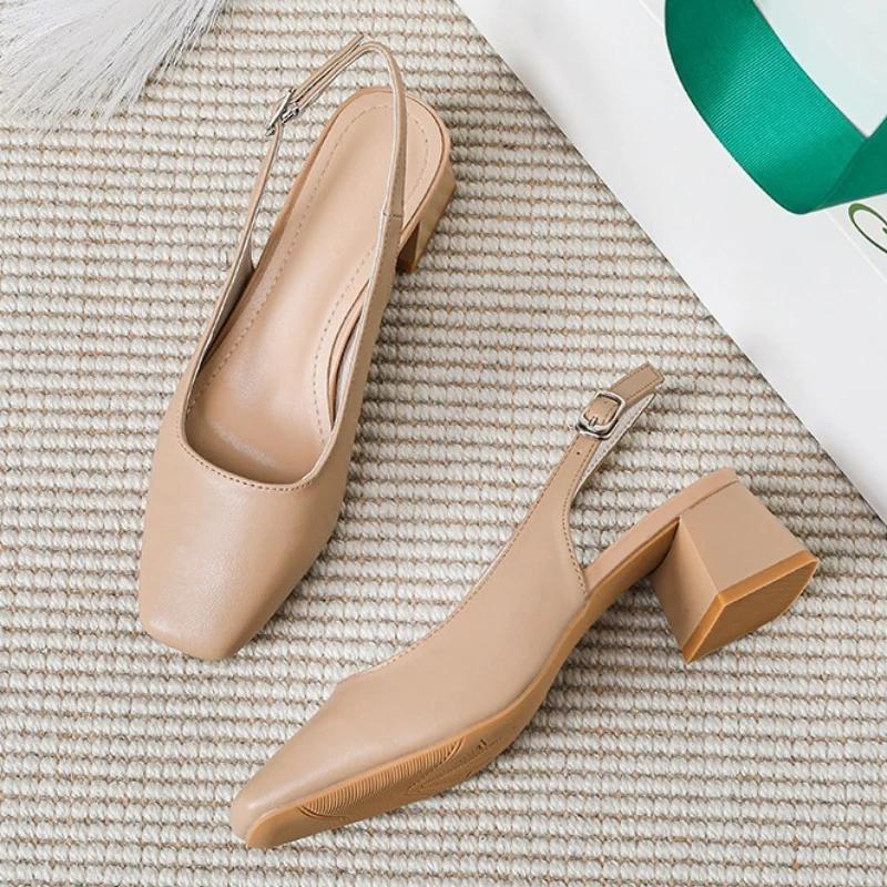 2025 Nya Medeltjocka Klackar Högklackade Damskor Franska Baotou Lågskurna Sandaler Dam Sommar Stora Grova Klackade Sandaler