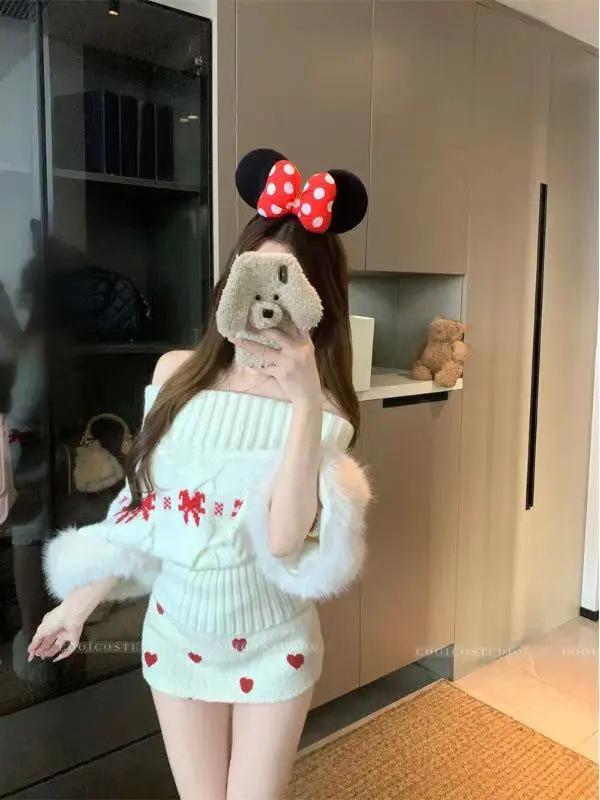 Festive Red French-Style One-Shoulder Slimming Sweater with Fur Collar for Holiday Season