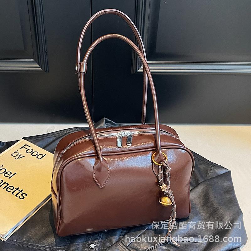 Large capacity bag women's 2025 new fashion high sense retro shoulder bag commuter versatile pillow bag big bag