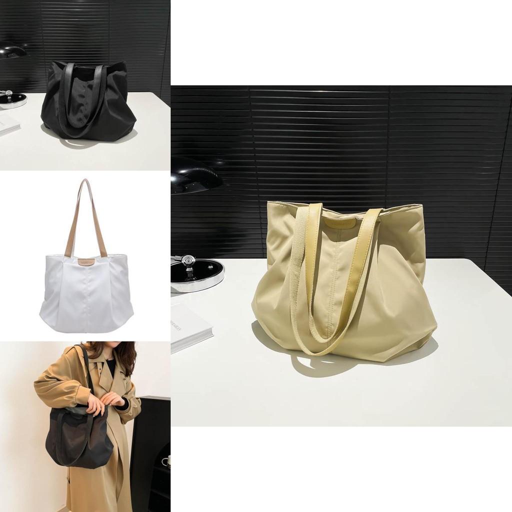 Chic And Spacious Canvas Tote Bag For Women Perfect For Casual Travel And Daily Use