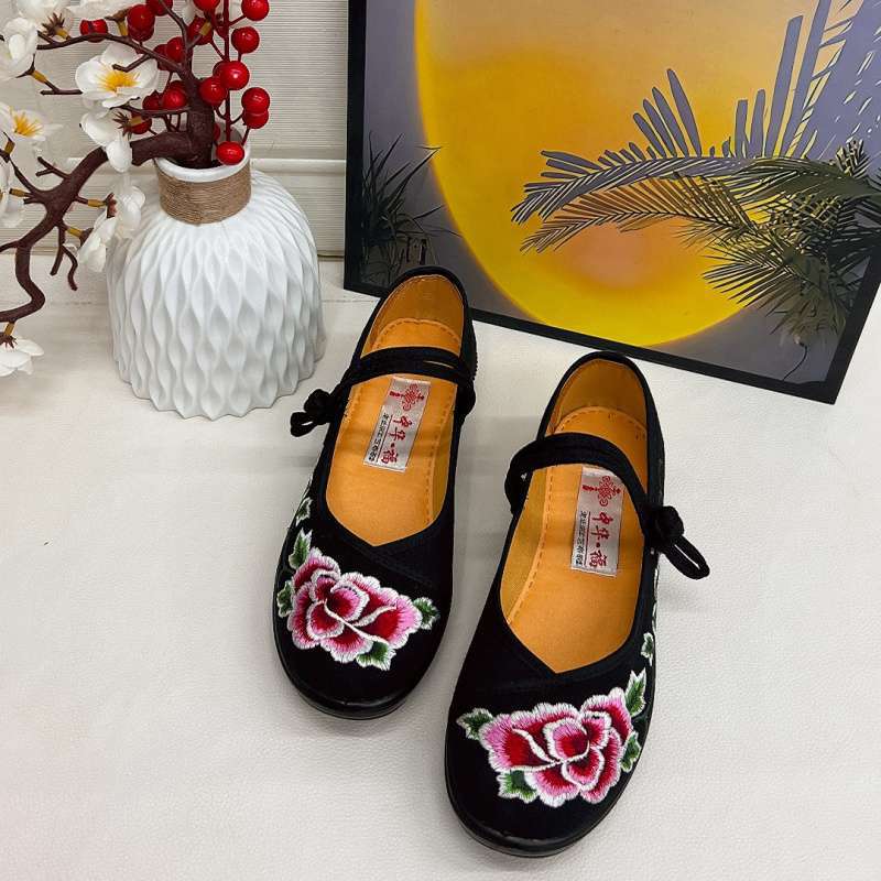 Ethnic style embroidered shoes Laobei cloth shoes women's shoes autumn shallow mouth strap embroidered shoes square dance dancing shoes mother shoes