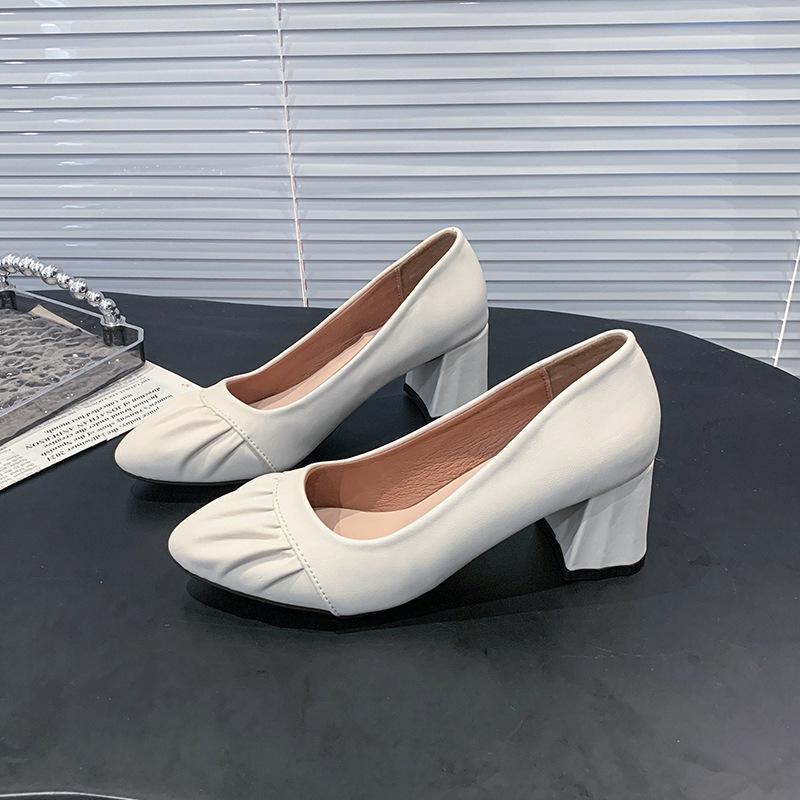 

Pleated splicing fashion mature large size women s shoes 2025 spring and autumn new foreign trade temperament versatile one-pedal high heels 35