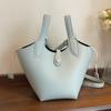 2025 New Simple Solid Color Design Hand Carry Vegetable Basket Bag Women's Foreign Style Commuting Versatile Casual Messenger Bag