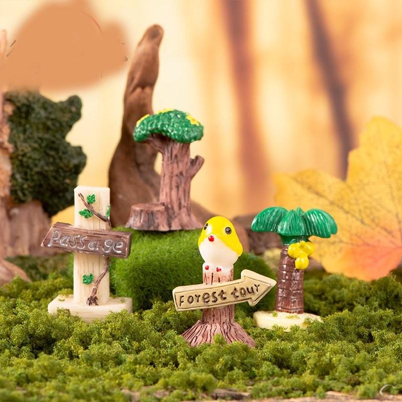 Charming Resin Miniature Signpost Decor For Moss Terrariums And Fairy Gardens