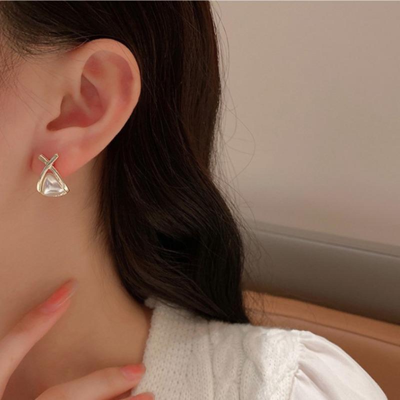 Design Sensory Geometry Cross Triangle Pearl Dropping Earrings New Cute Earrings for Cute Girls Fashion Jewelry Accessory