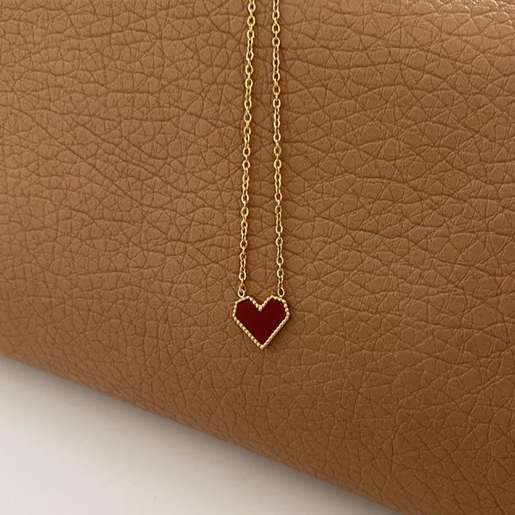 

French Retro Red Heart Necklace: Titanium Steel Gold-Plated Clavicle Chain