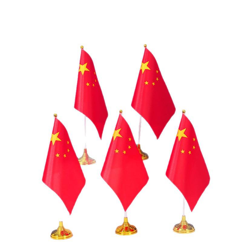 Stolní červená vlajka pro událost s tématem státního svátku