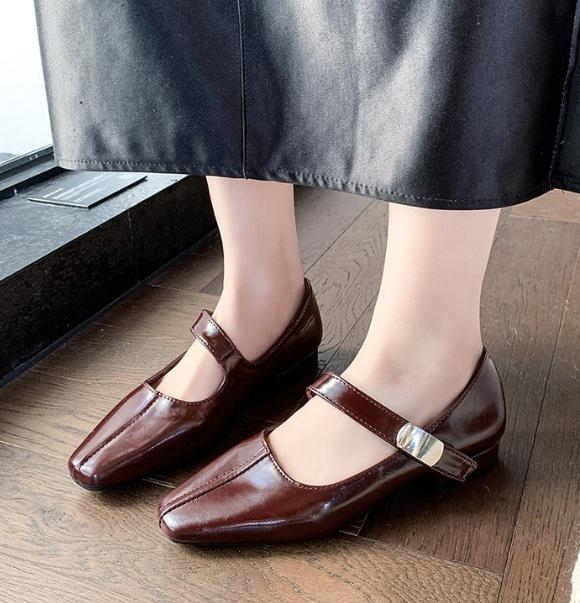 

Новые модели 2025 года в основном продвигают корейскую версию темпераментных женских туфель, модный взрыв, весенне-осенние, повседневные, универсальные туфли с мелким вырезом 34 бордовый