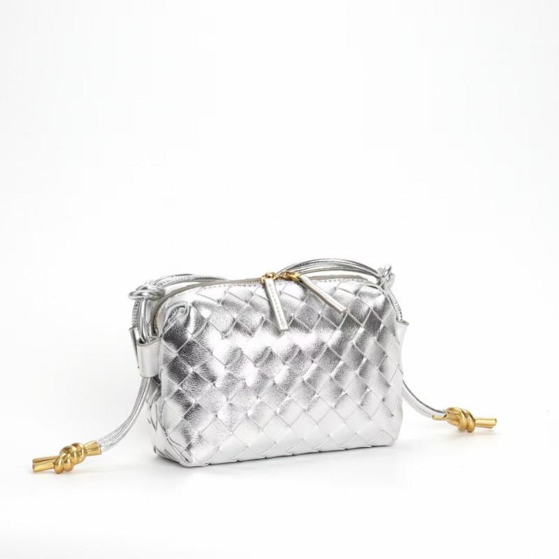 Borsa a tracolla quadrata compatta in vera pelle intrecciata da donna, minimalista, piccola