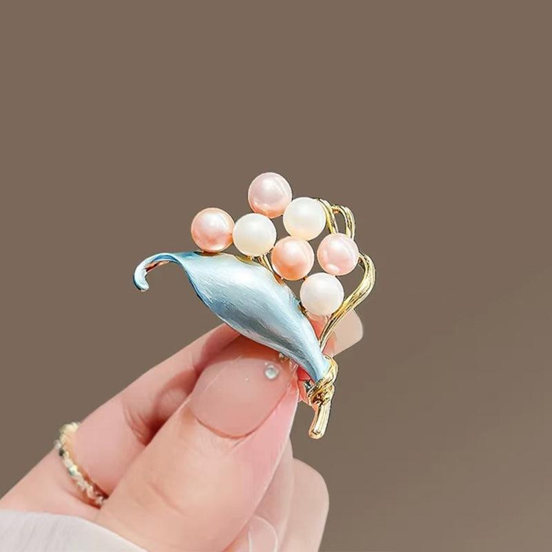 Ruyi Pipa Brooch: Elegant Classic Pearl Pin for Women’s Cheongsam