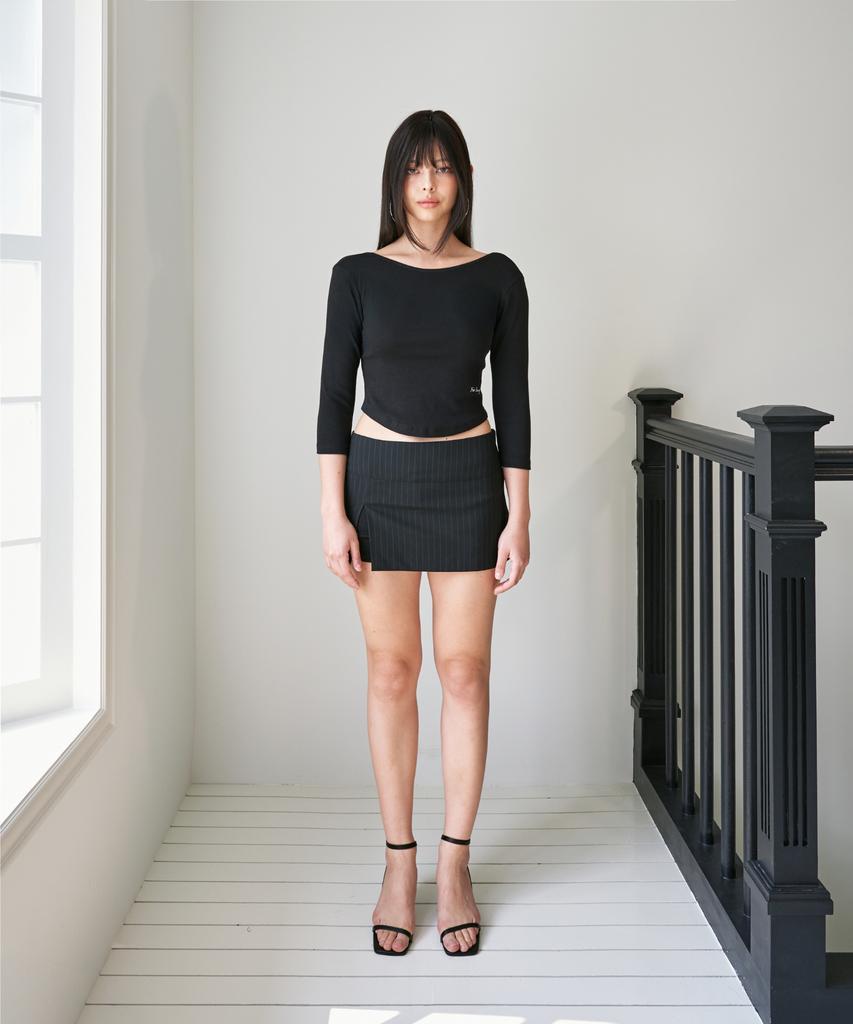 Poyeong Mid-Rise Micro Slit Skirt Black Pinstripe