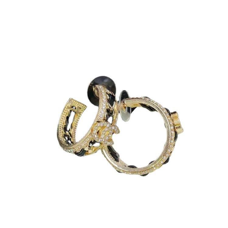 Kolczyki Xiangjia z podwójnym C ze skóry - Modny styl celebryty