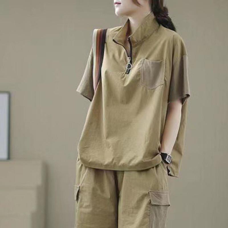 T-shirt Casual Versatile alla Moda con Zip e Collo Alto per Donna Completo Trendy con Pantaloncini di Alta Gamma